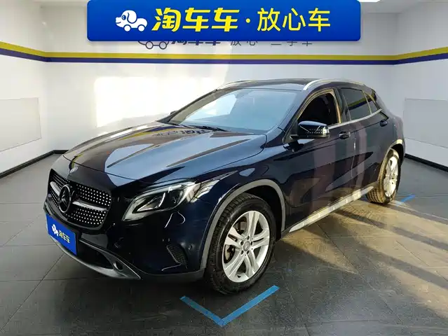 MERCEDES-BENZ GLA