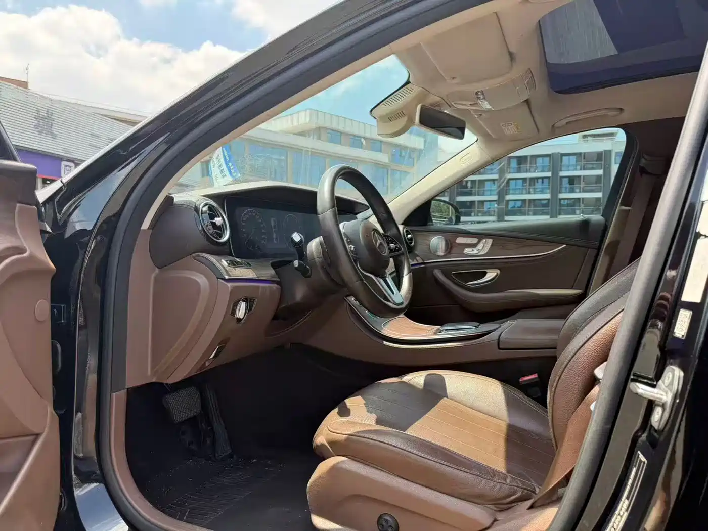 Photo 5 - Mercedes-Benz E-Class