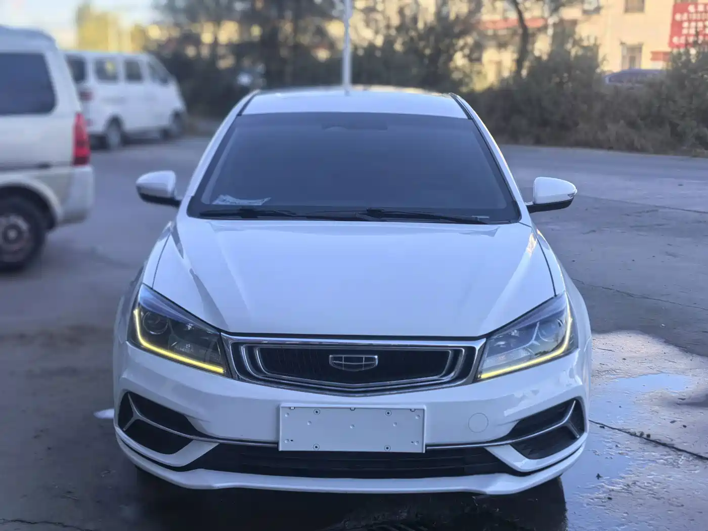 Photo 2 - Geely Emgrand