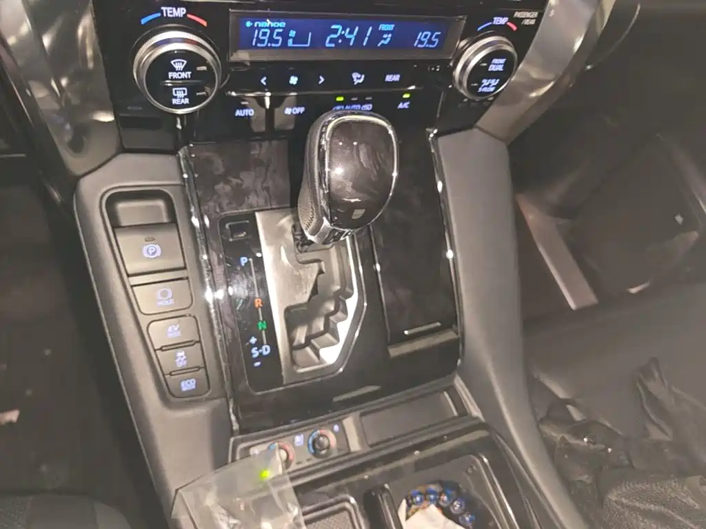 Фото 14 - Toyota Vellfire