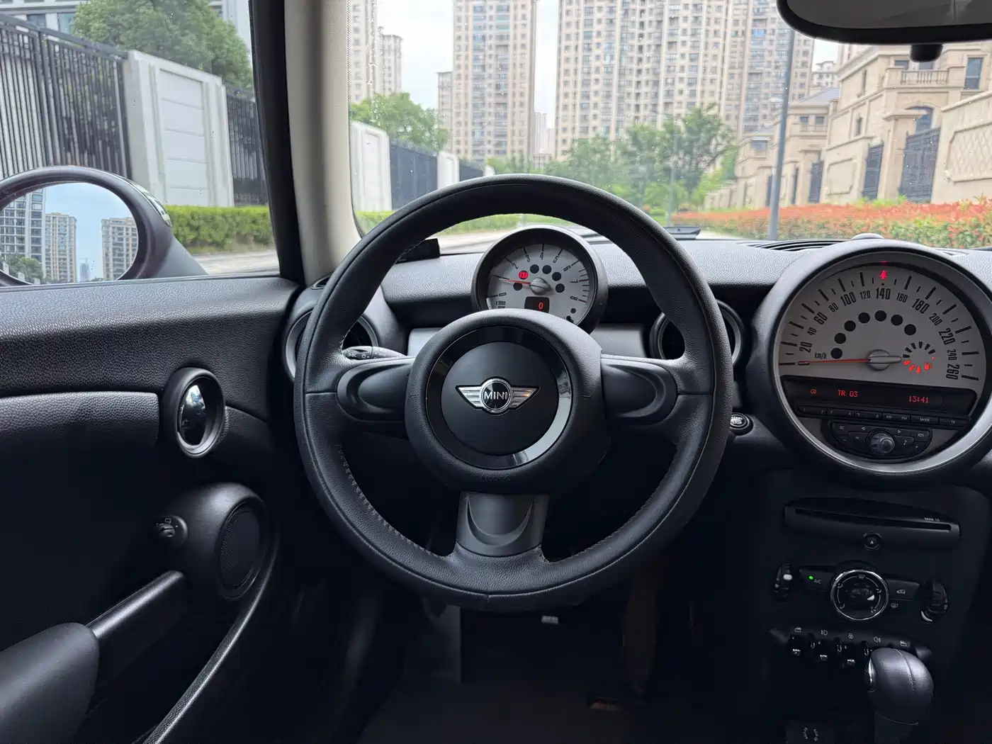 MINI MINI 2014 2013 1.6L ONE Limited Edition Second Version