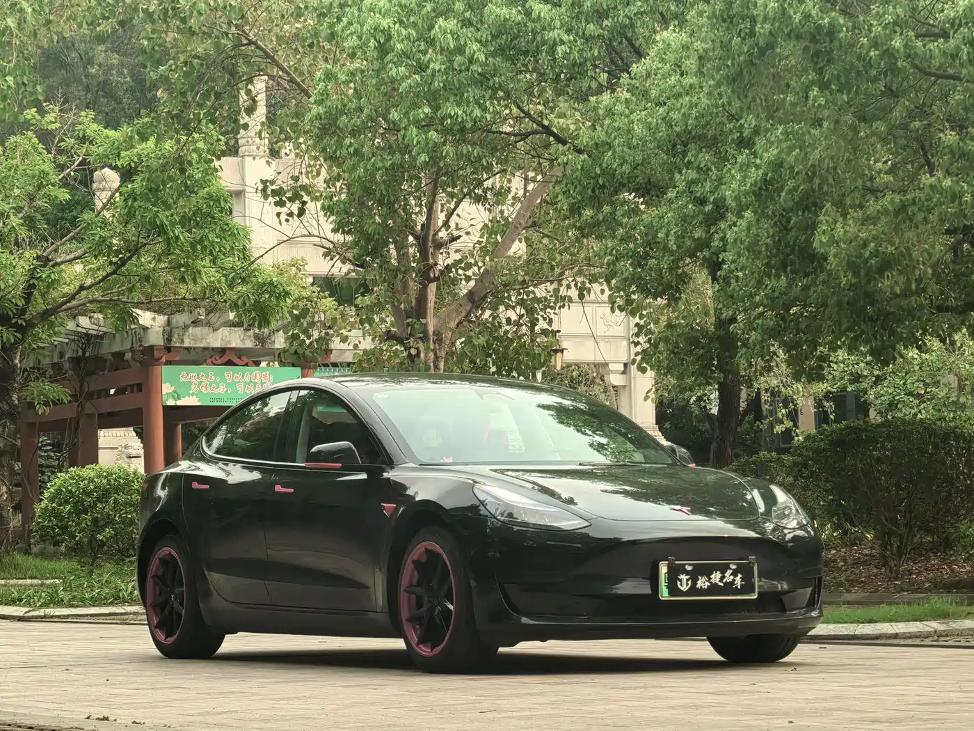 TESLA MODEL 3