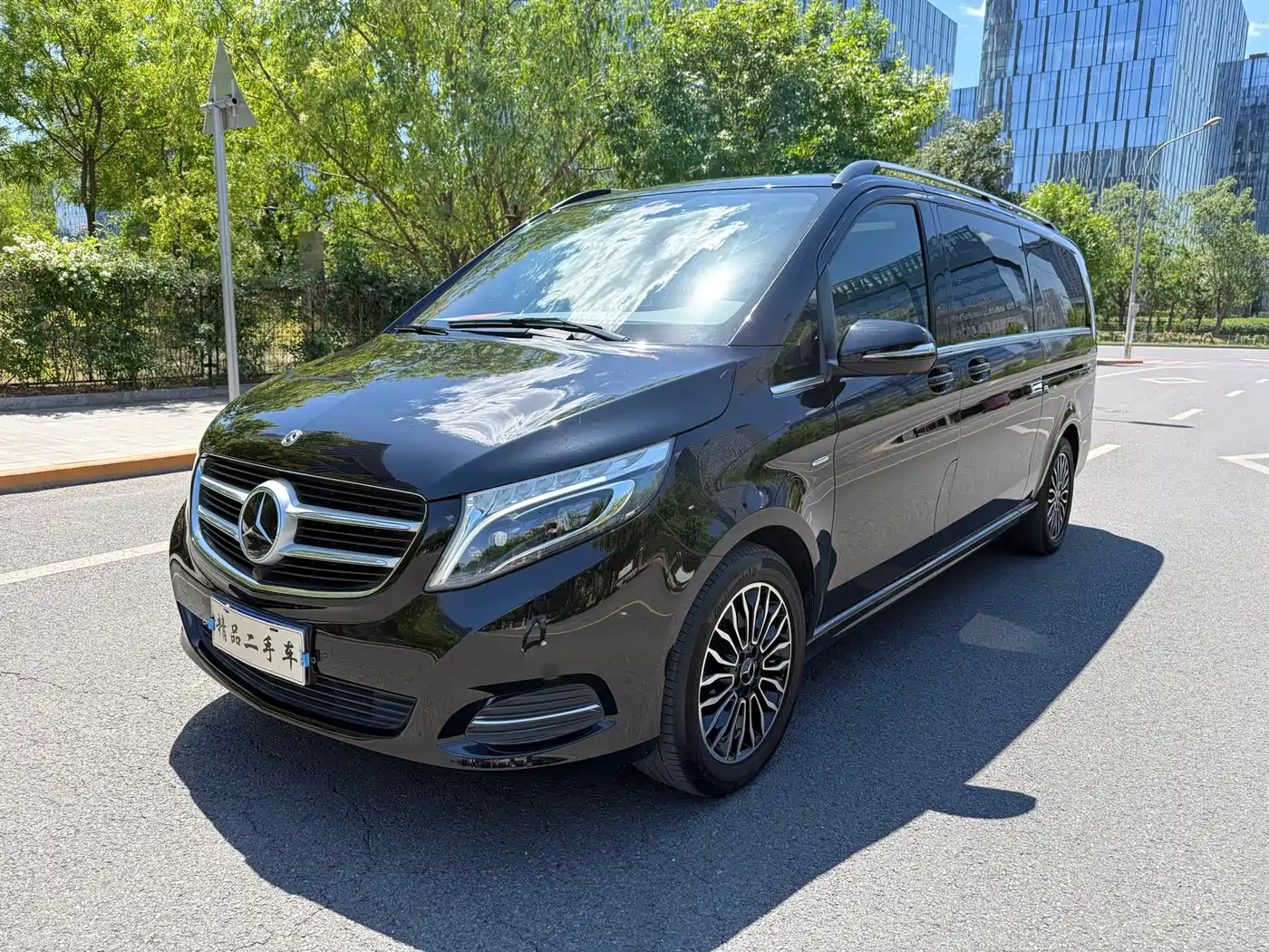 Mercedes-Benz V-Class 2017 Model V 260 L Premium Extended Edition