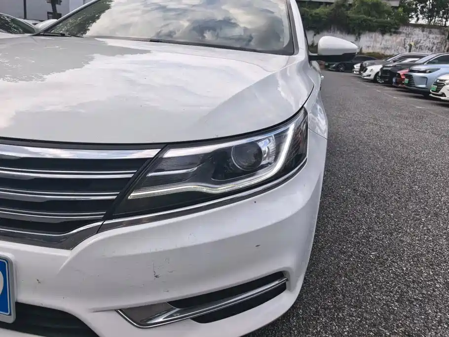 Фото 5 - Roewe i6