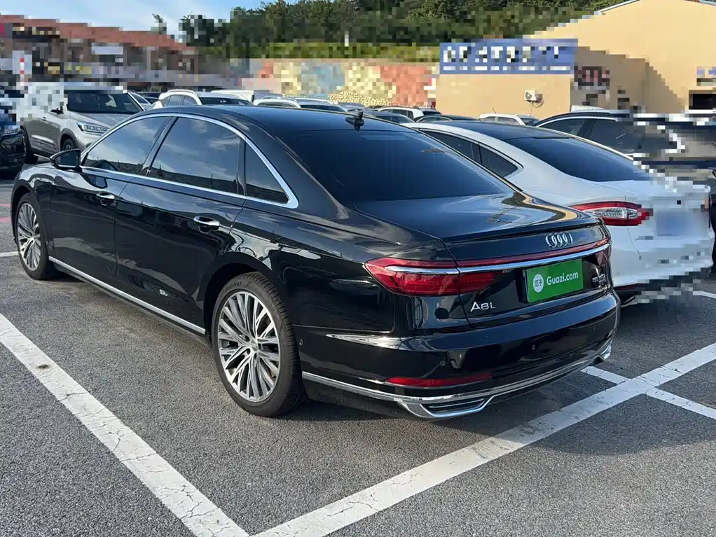 Photo 5 - Audi A8