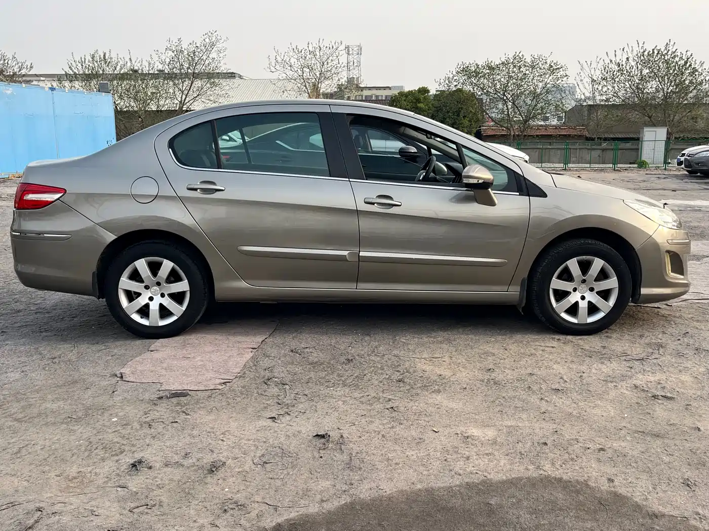 Peugeot 408 2013 1.6L Automatic Comfort Edition фото 4