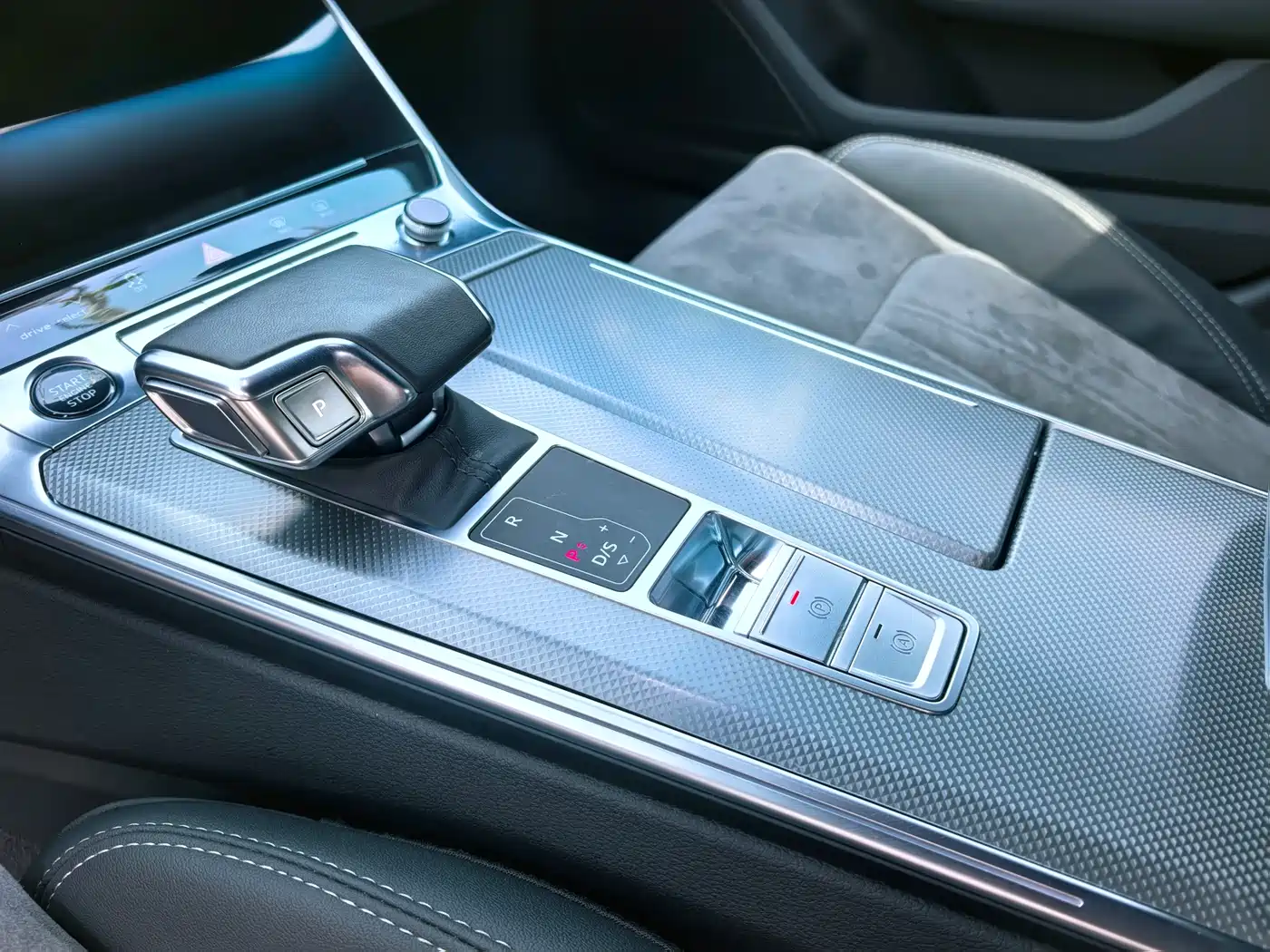 Audi A6L 2023 40 TFSI Luxury Dynamic фото 2