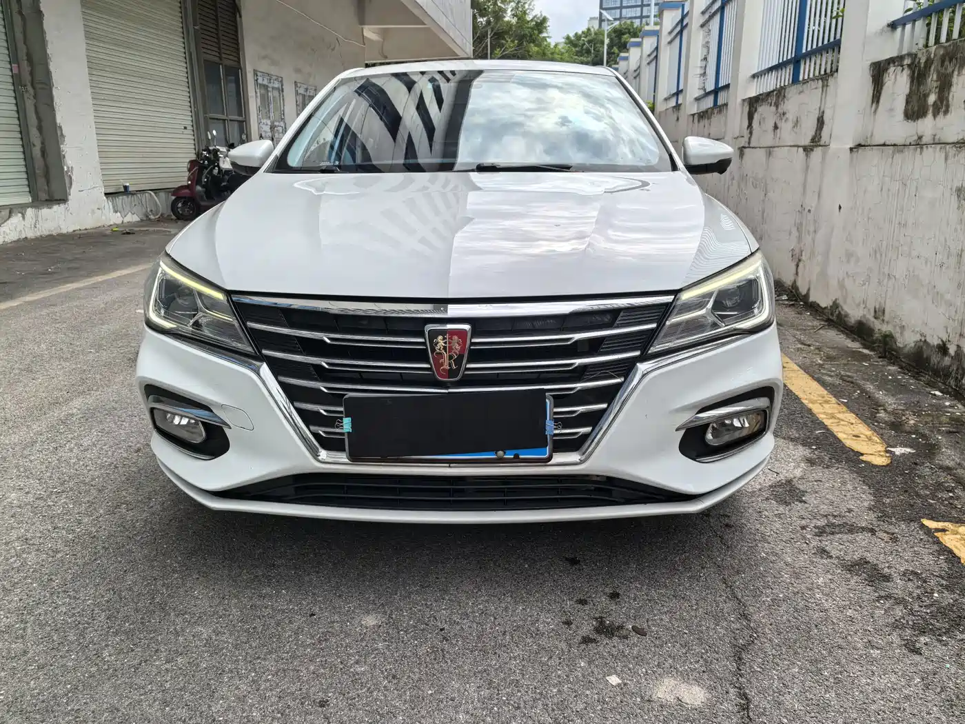 Фото 2 - Roewe i5
