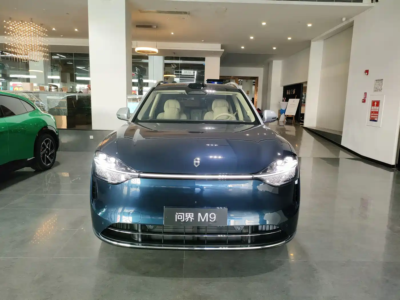 AITO Wenjie AITO M9 2025 Extended Range Ultra 52kWh 6-Seater фото 2