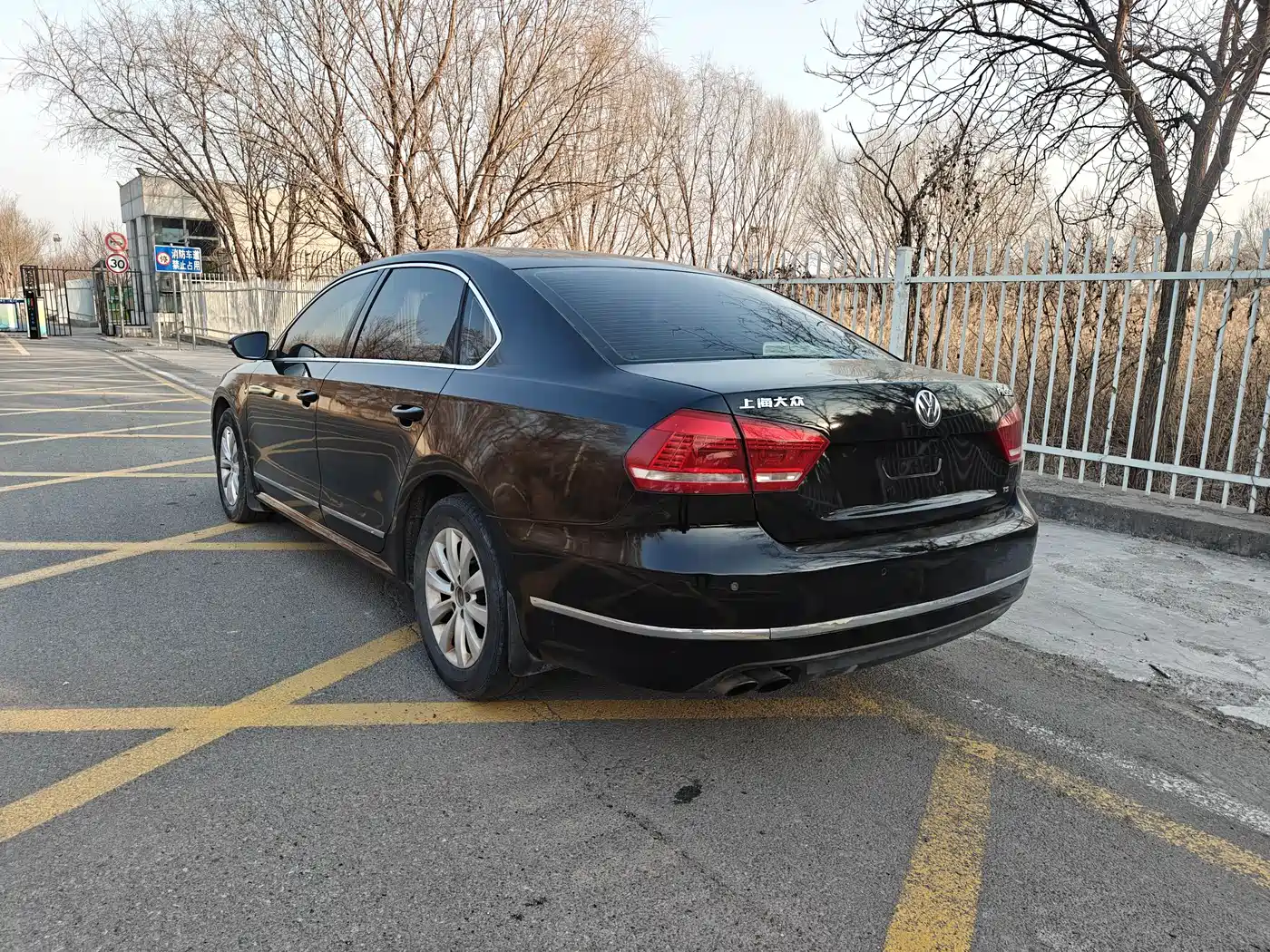 Volkswagen Passat 2014 1.8TSI DSG Luxury Edition фото 10