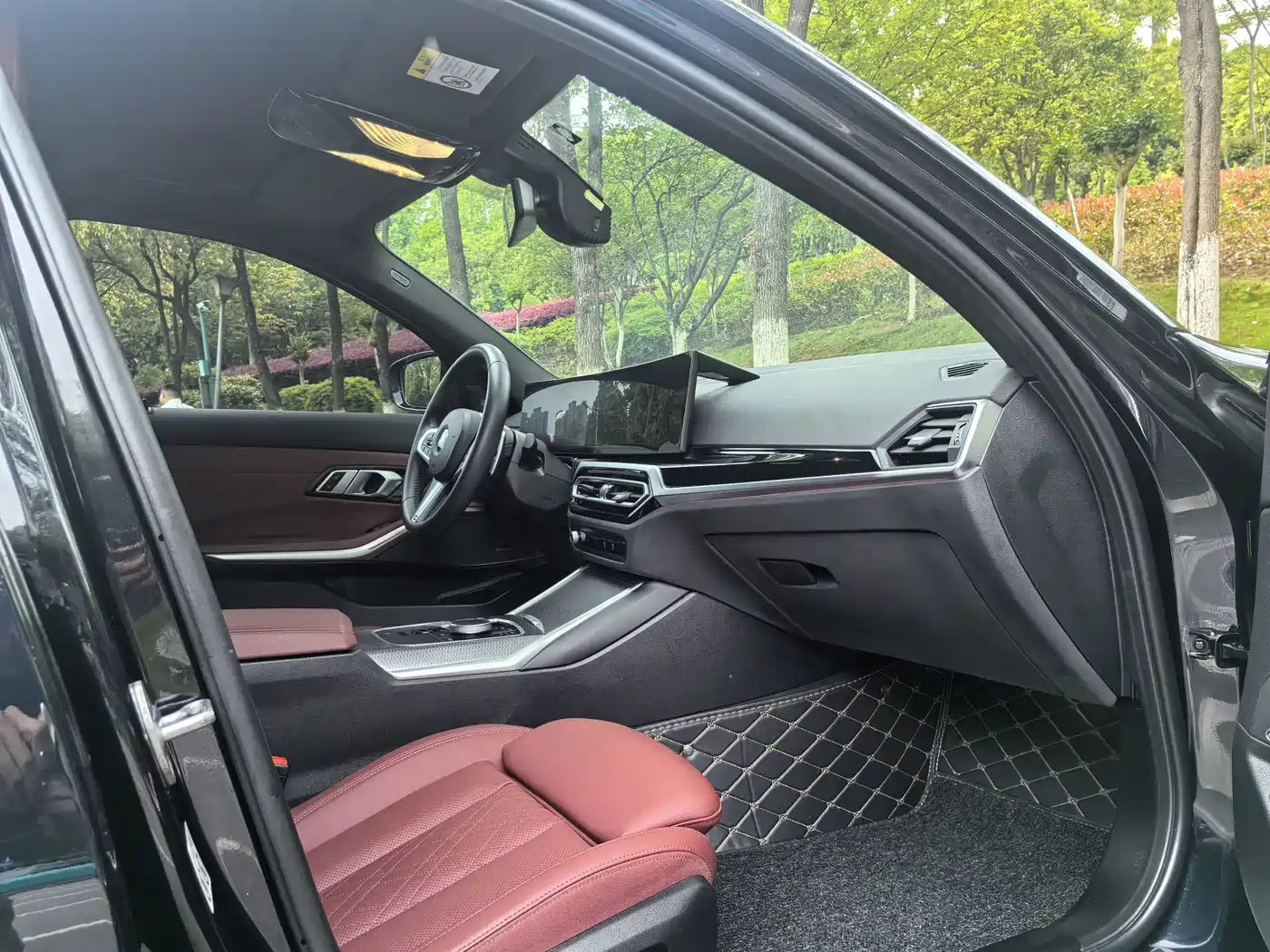 BMW 3 Series 2023 325i M Sport Black Night Package фото 12