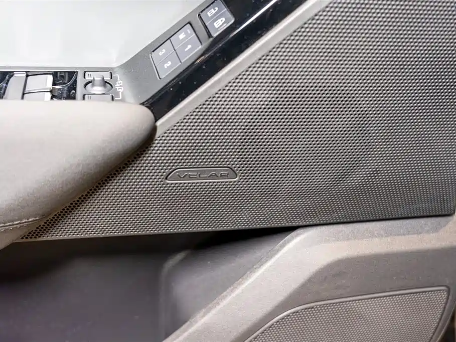 Land Rover Range Rover Velar 2025 S фото 16