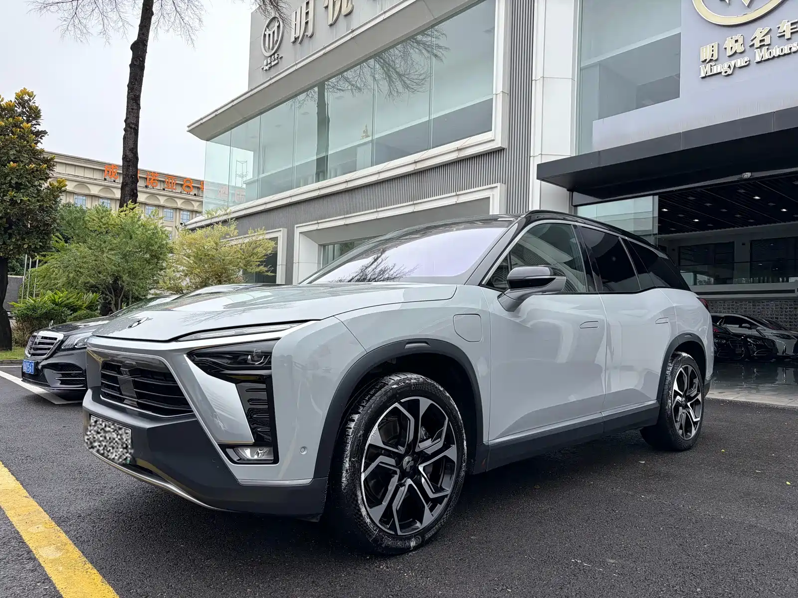 Фото 1 - NIO ES8