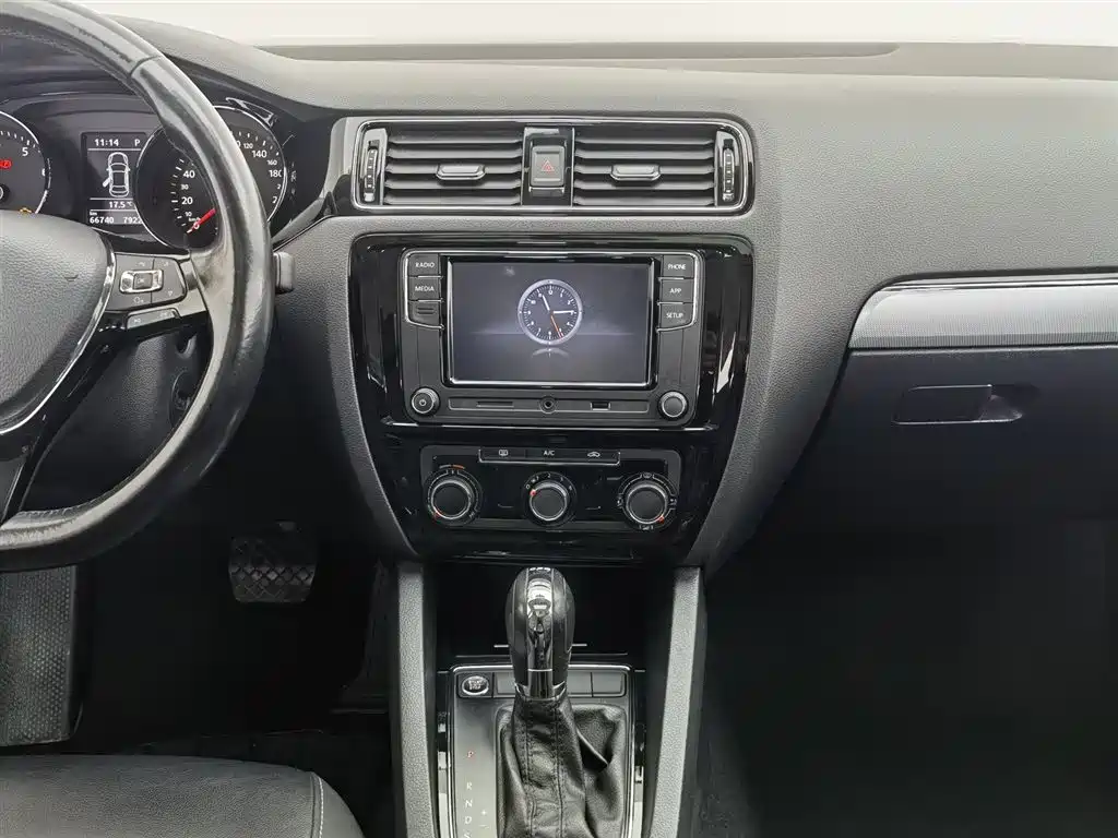 Volkswagen Sagitar 2018 280TSI DSG Spark Edition фото 12
