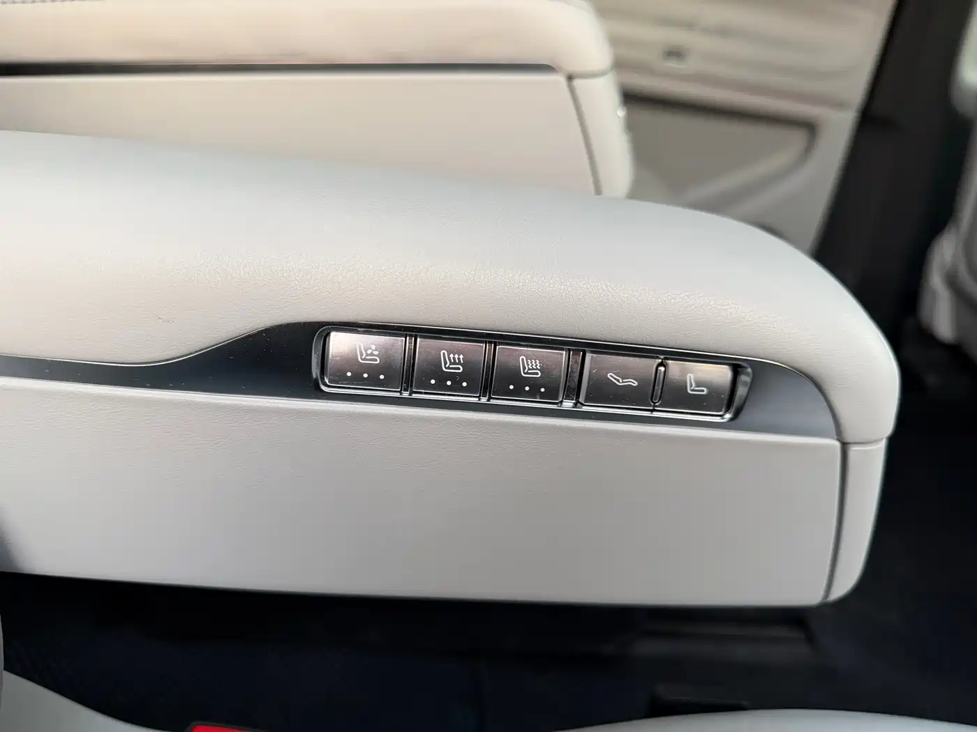 AITO Wenjie AITO M9 2024 Range Extender Ultra 52kWh 6-seater фото 27