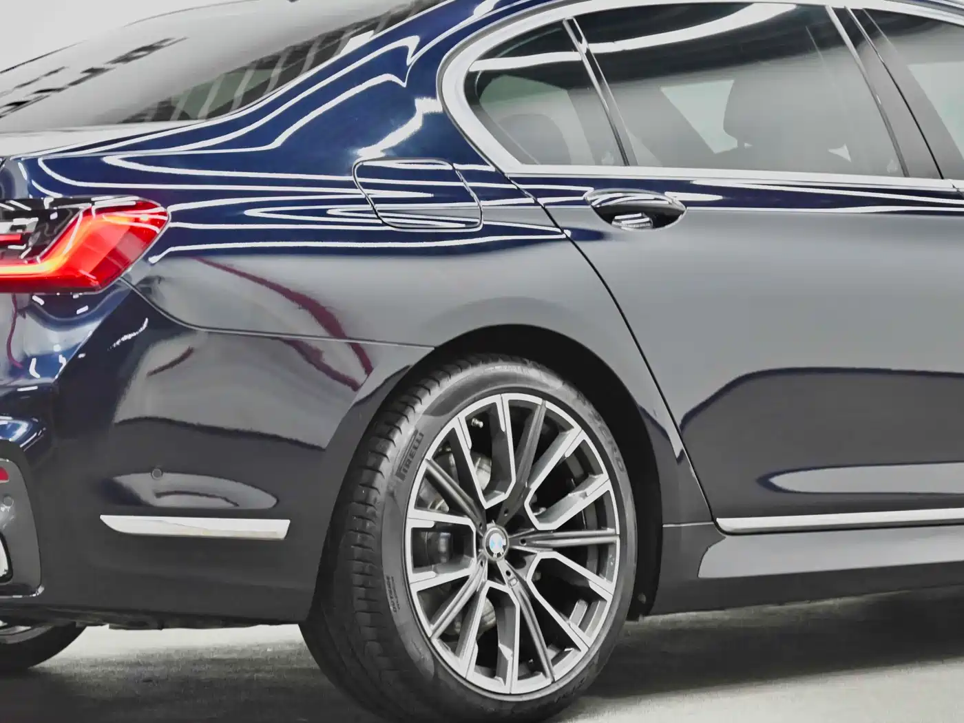 BMW 7 Series 2019 740Li Leading M Sport Package фото 10