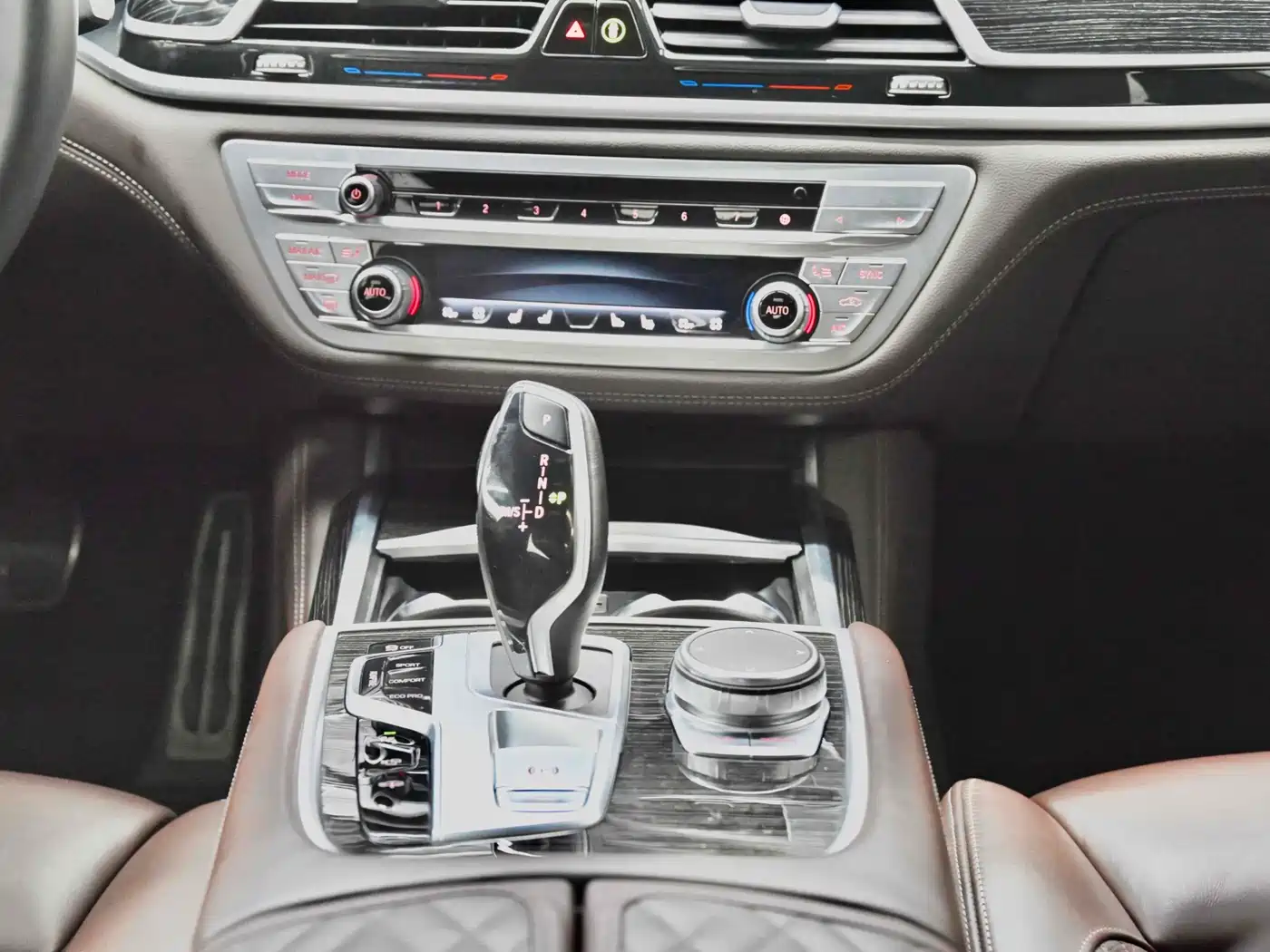 BMW 7 Series 2019 740Li Leading M Sport Package фото 32