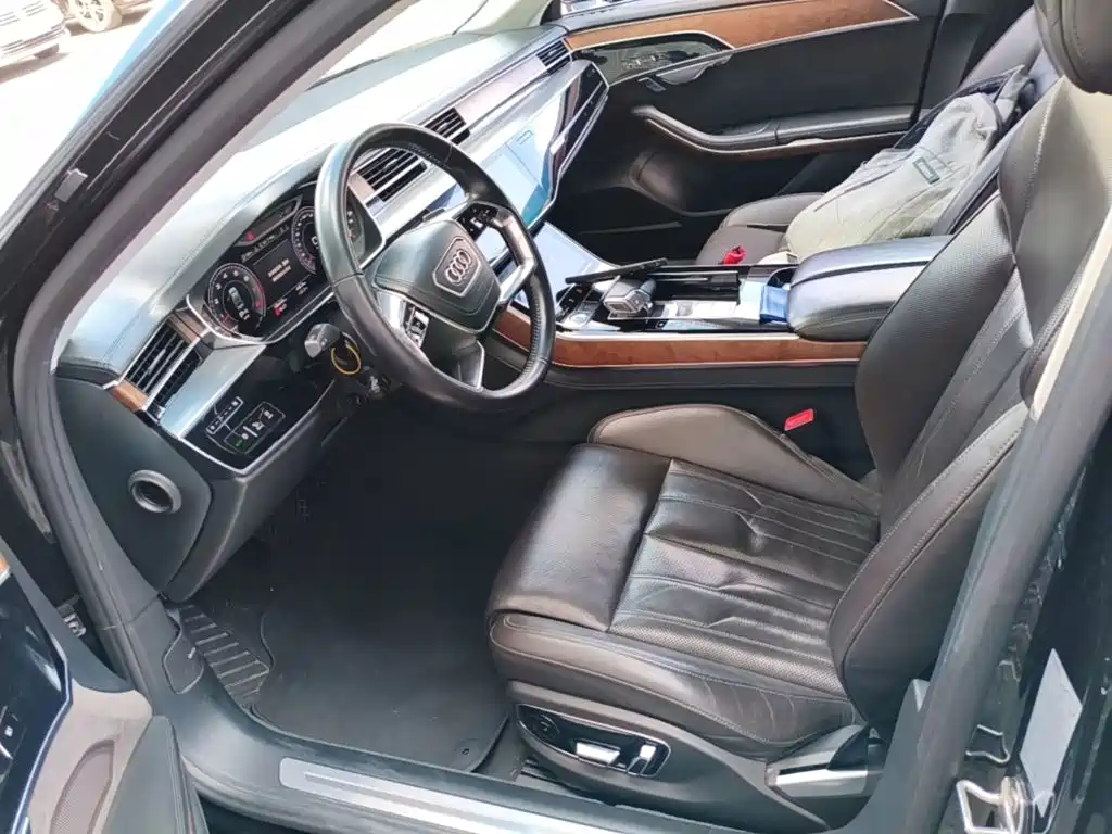Фото 20 - Audi A8