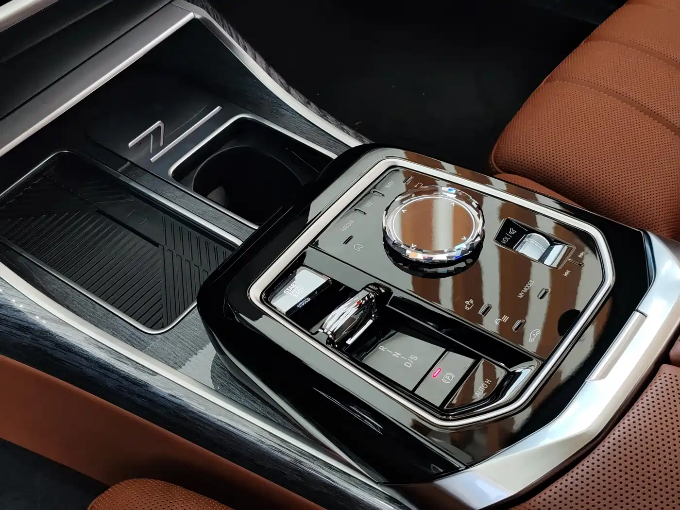 BMW 7 Series 2023 740Li Exclusive M Sport Package фото 13