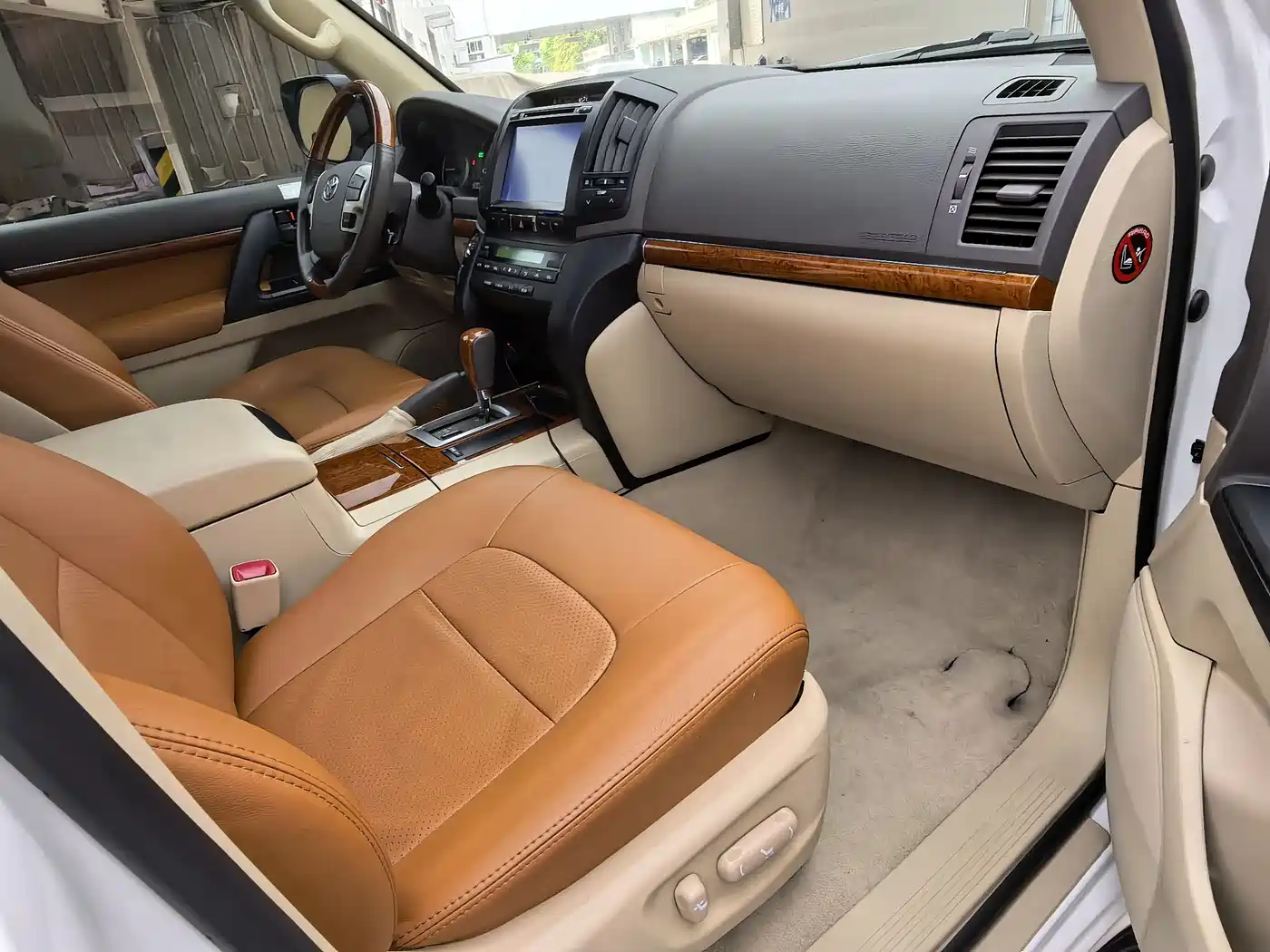 Toyota Land Cruiser (Import) 2015 4.0L V6 Middle East Limited Edition фото 9