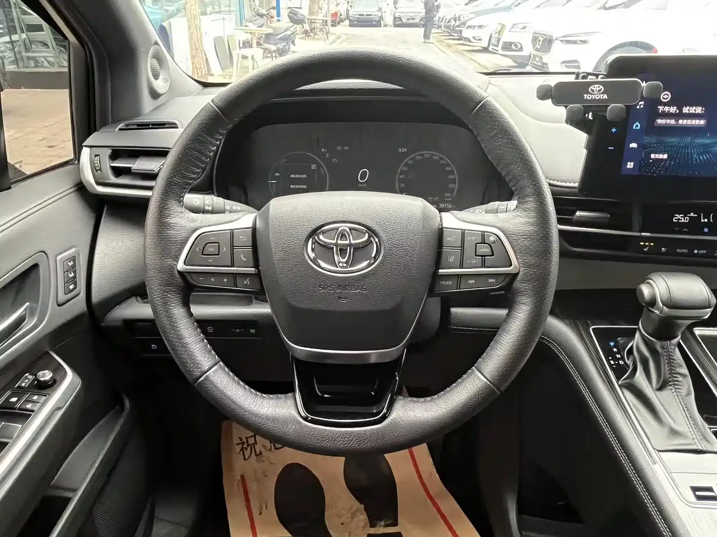 Toyota Granvia 2022 Model Year 2.5L Hybrid Flagship Edition фото 19