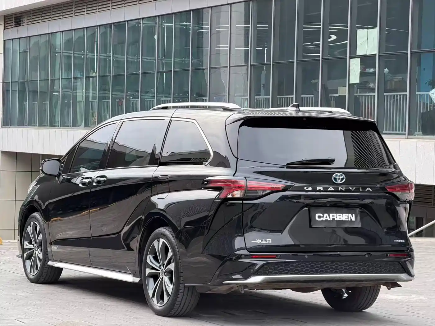 Toyota Granvia 2024 2.5L Hybrid Premium PLUS фото 13