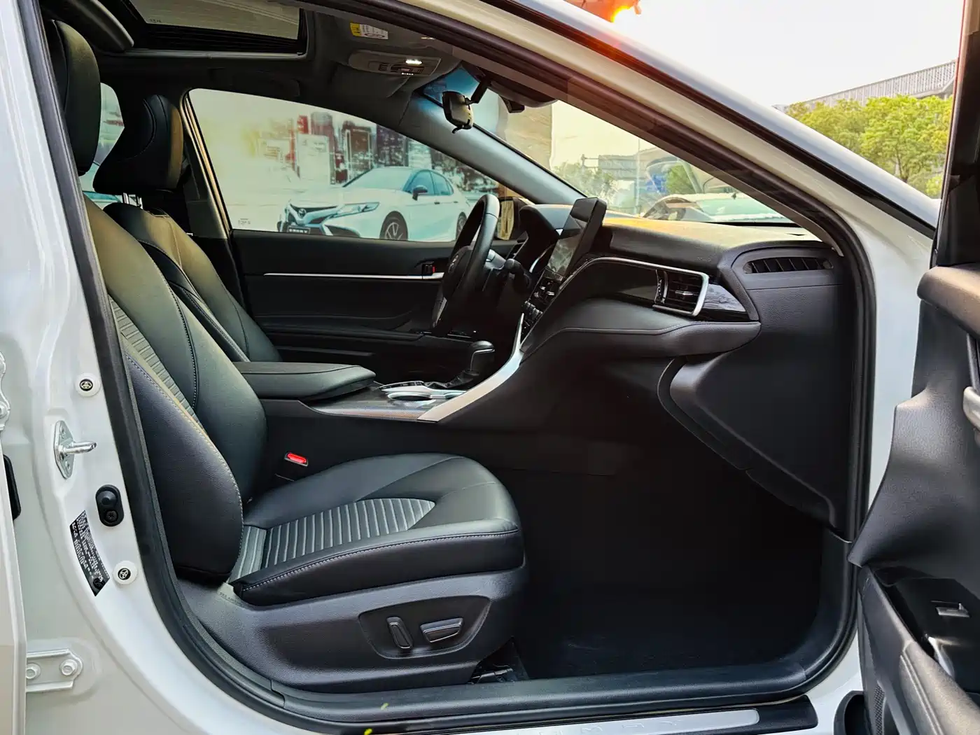 Toyota Camry 2022 2.0S Knight Edition фото 15