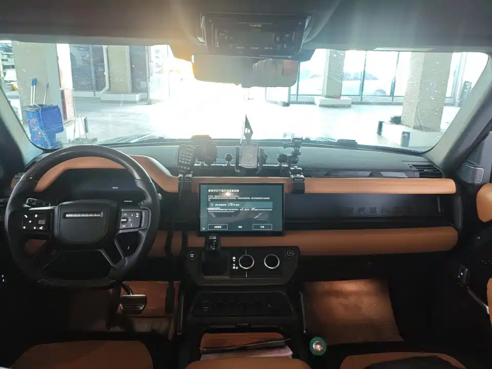Фото 8 - Land Rover Defender