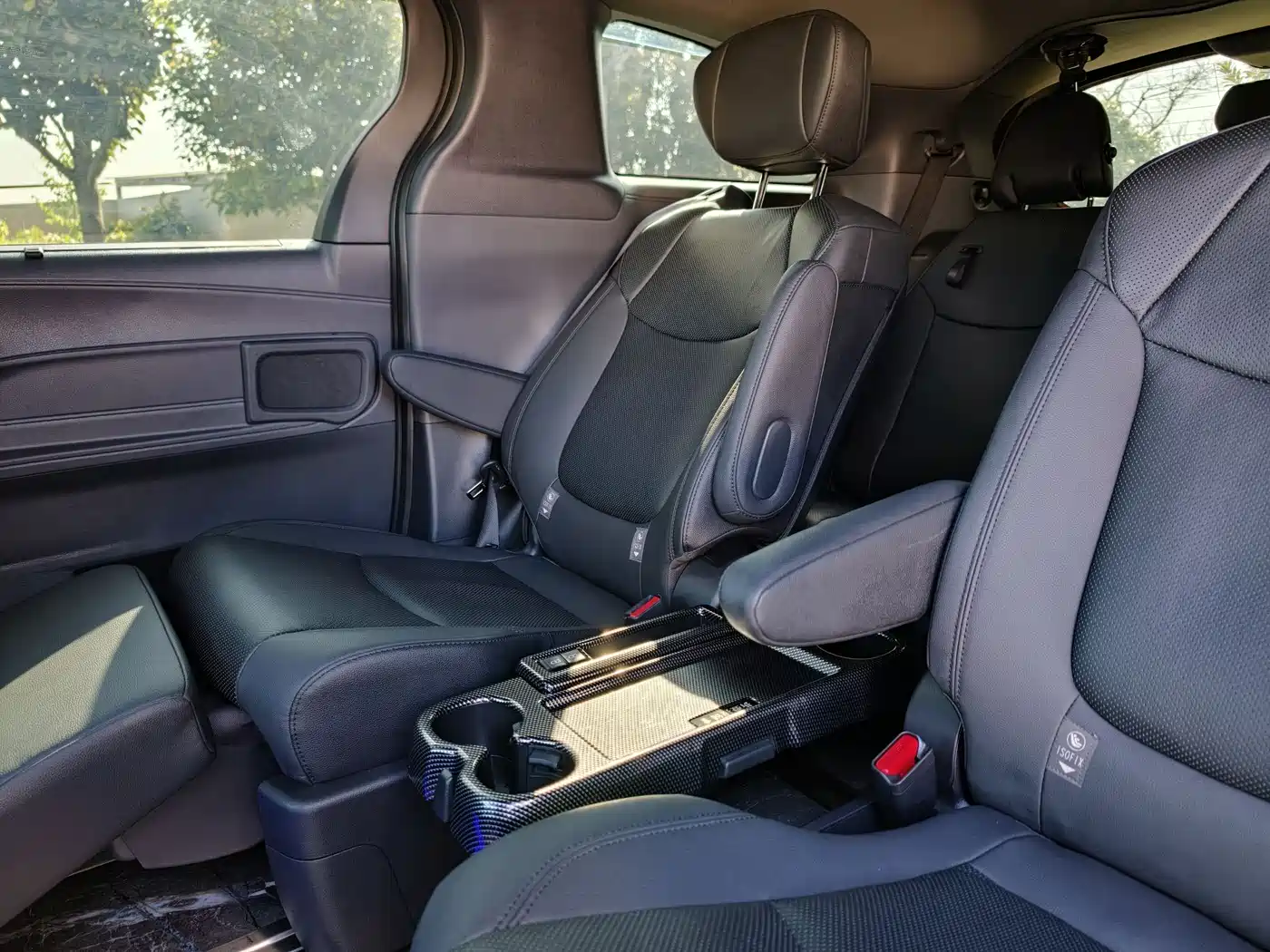 Toyota Granvia 2023 2.5L Hybrid VIP Edition фото 15