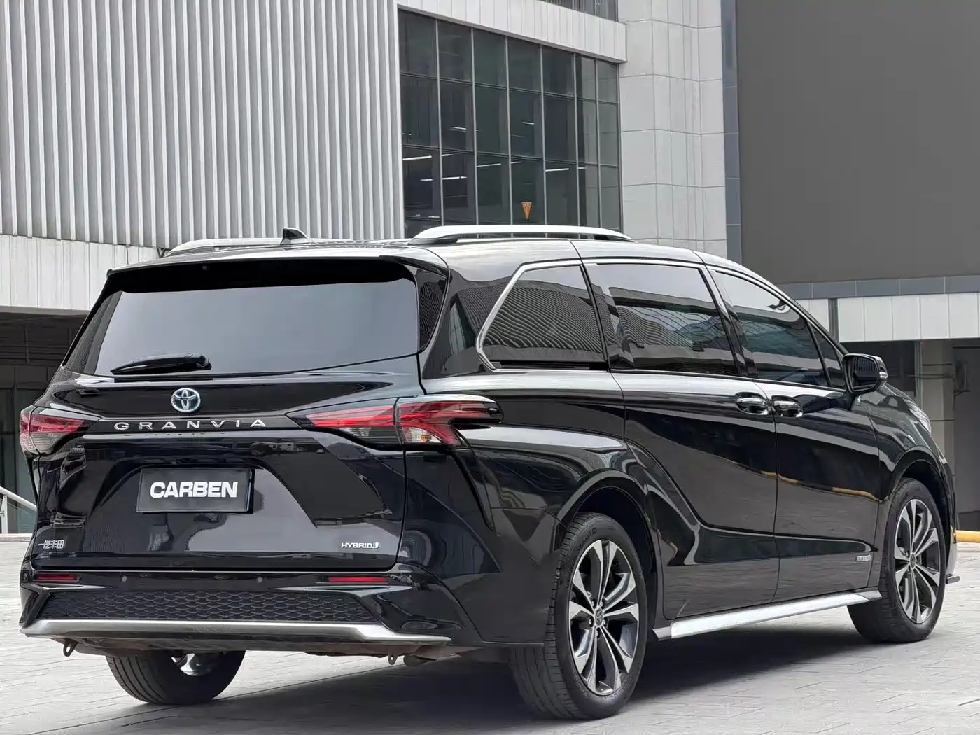 Toyota Granvia 2024 2.5L Hybrid Premium PLUS фото 15