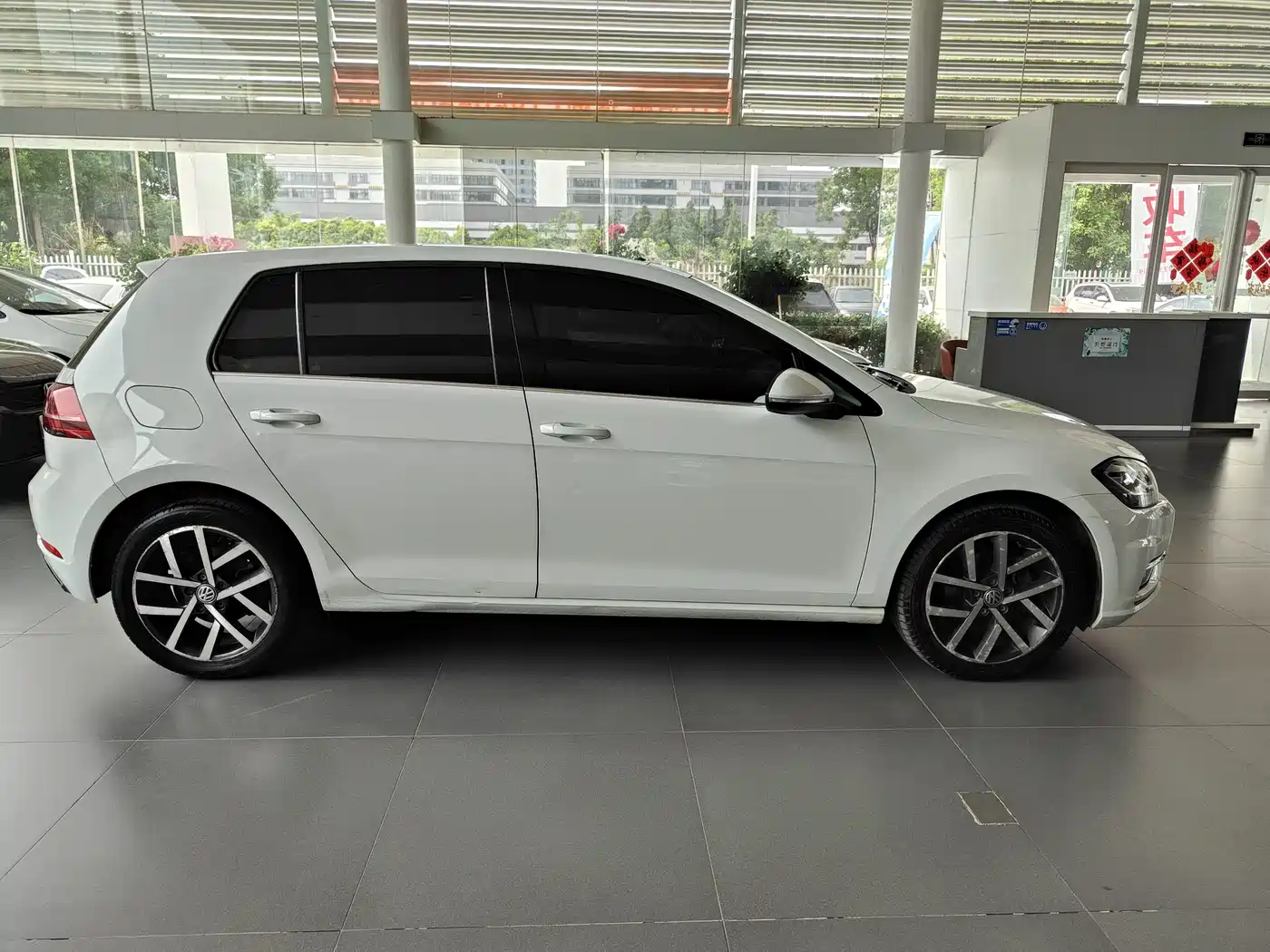 Volkswagen Golf 2018 230TSI Automatic Luxury фото 3