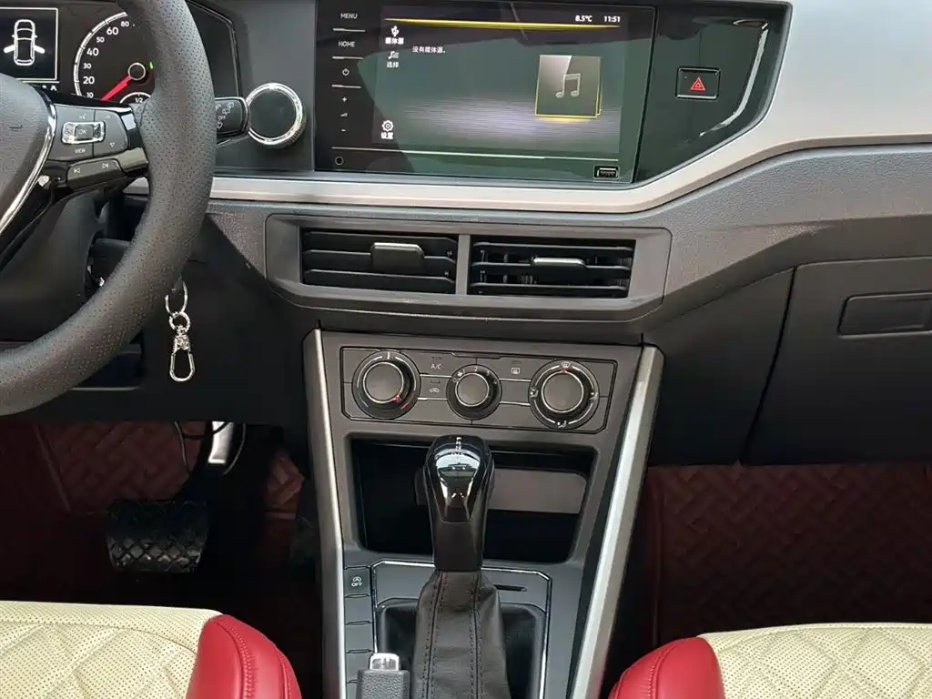Volkswagen Polo 2021 Plus 1.5L Automatic Panorama Enjoyment Edition фото 18