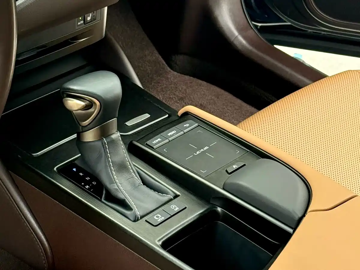 Lexus ES 2020 200 Excellence фото 7