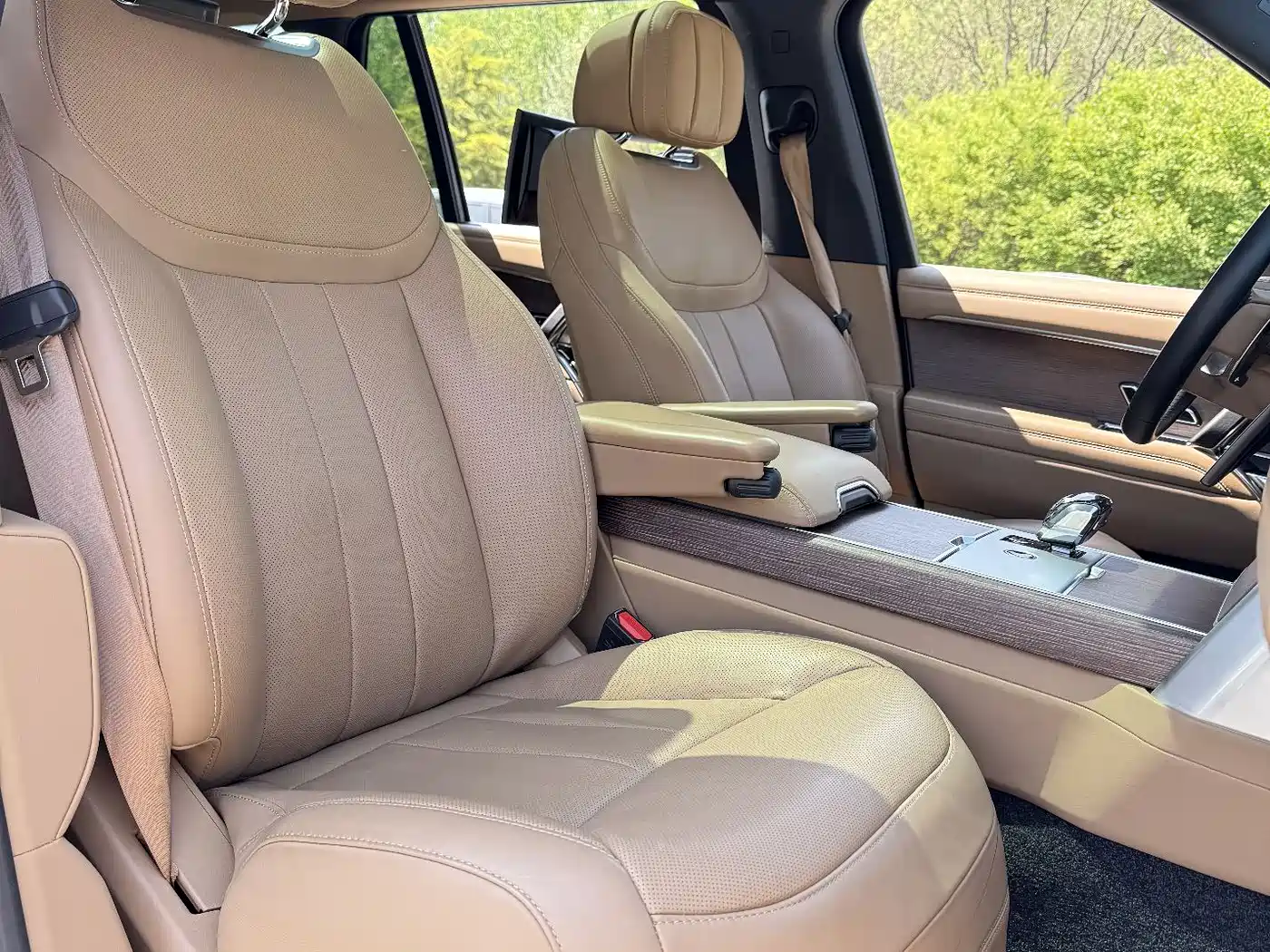 Land Rover Range Rover 2024 3.0 L6 400PS Genesis Extended фото 13
