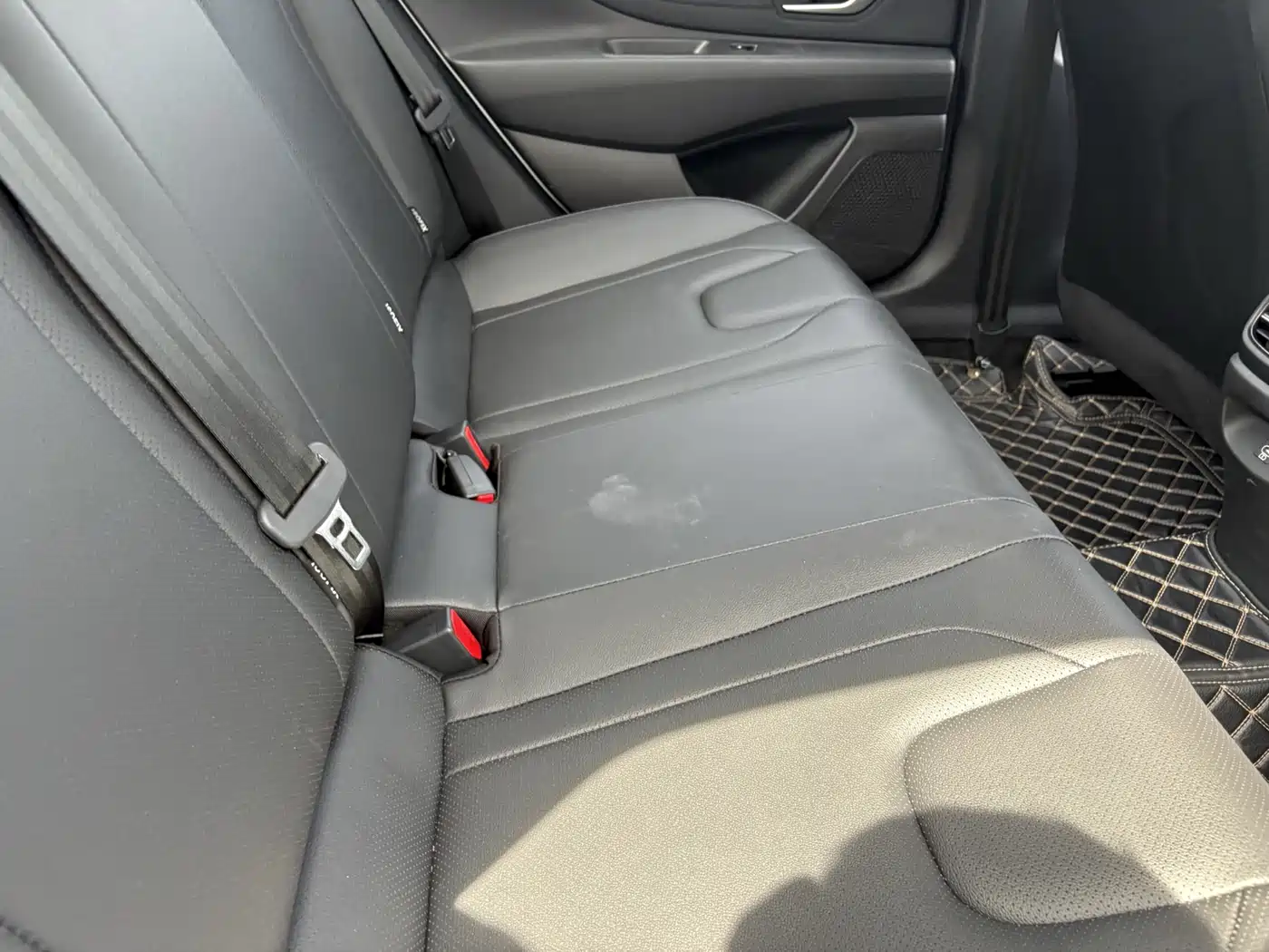 Hyundai Elantra 2023 Model 1.5L CVT LUX Premium Edition фото 7