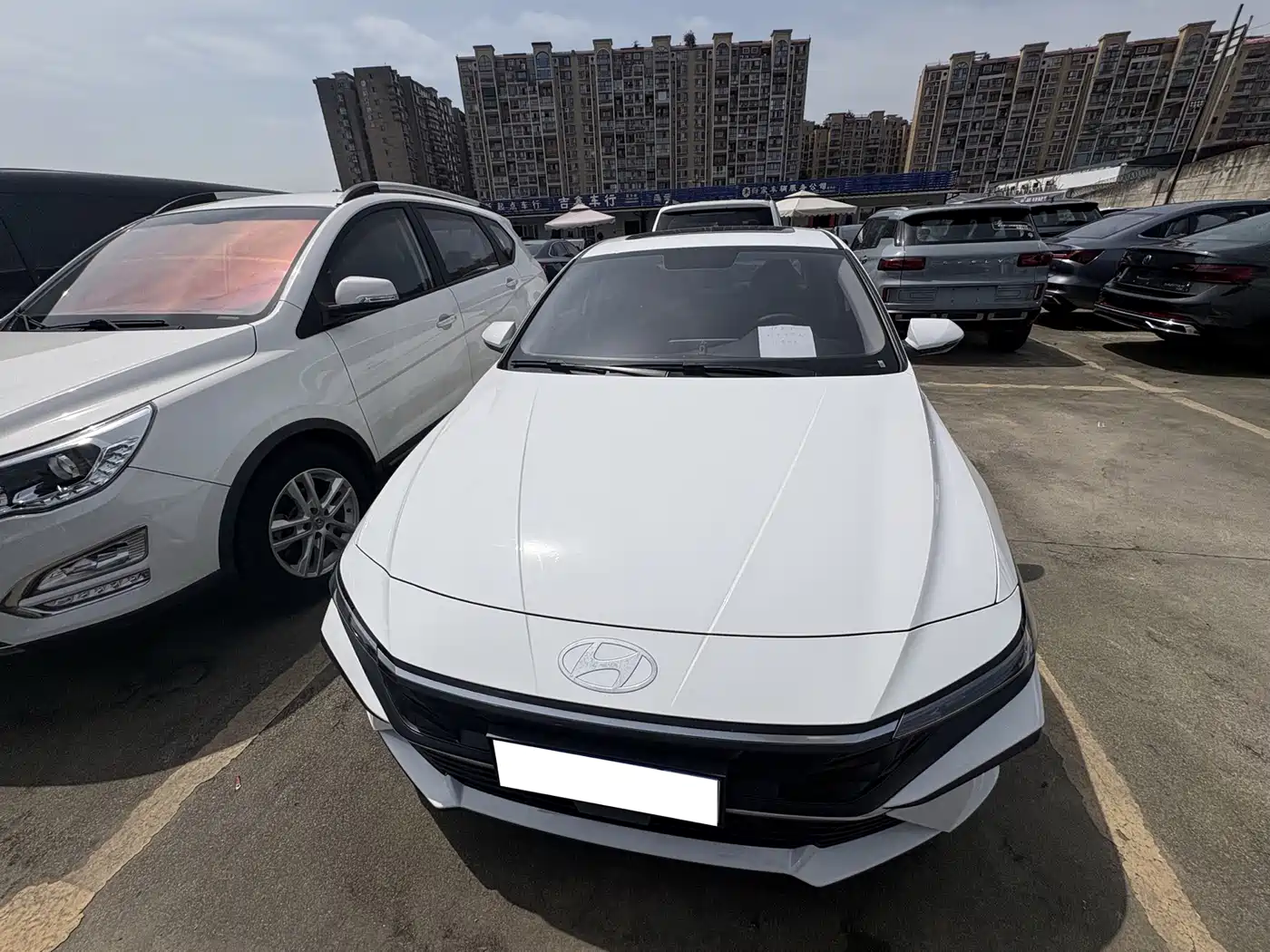Hyundai Elantra 2023 Model 1.5L CVT LUX Premium Edition фото 3