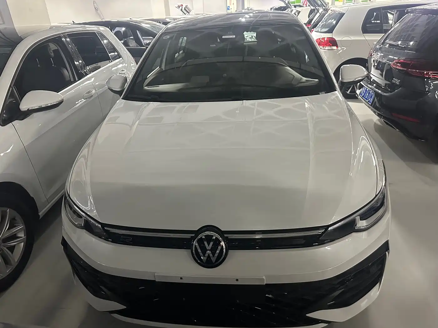 Volkswagen Golf 2025 300TSI R-Line фото 2