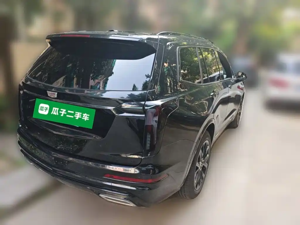 Фото 6 - Cadillac XT6
