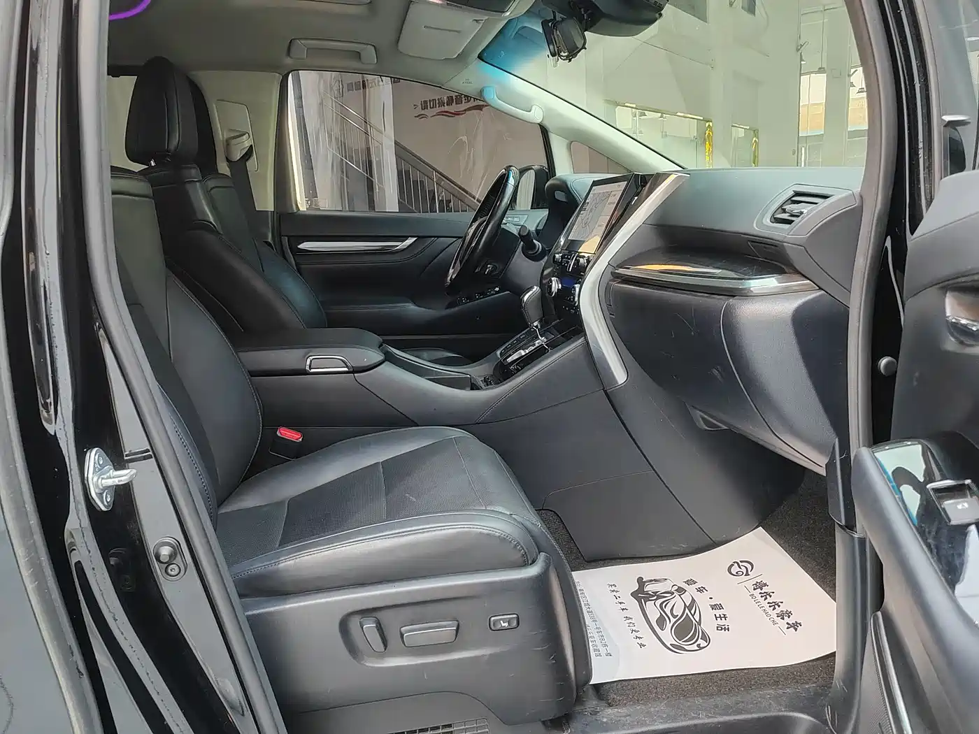 Toyota Vellfire 2020 Twin Engine 2.5L HV Luxury Edition фото 15