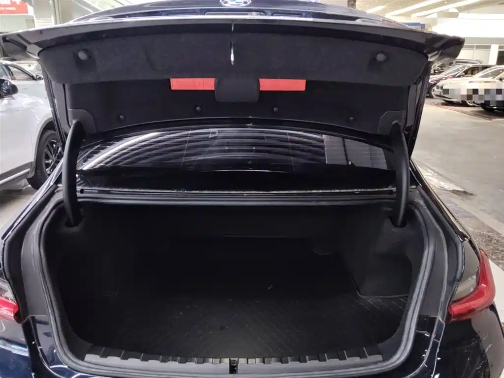 BMW 3 Series 2024 325i M Sport Shadowline Package фото 19