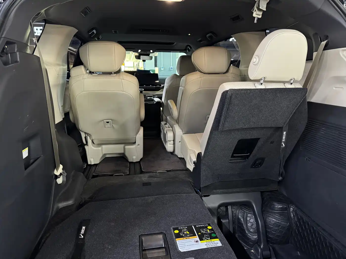 Toyota Sienna 2024 2.5L Hybrid 4WD Premium Edition фото 18