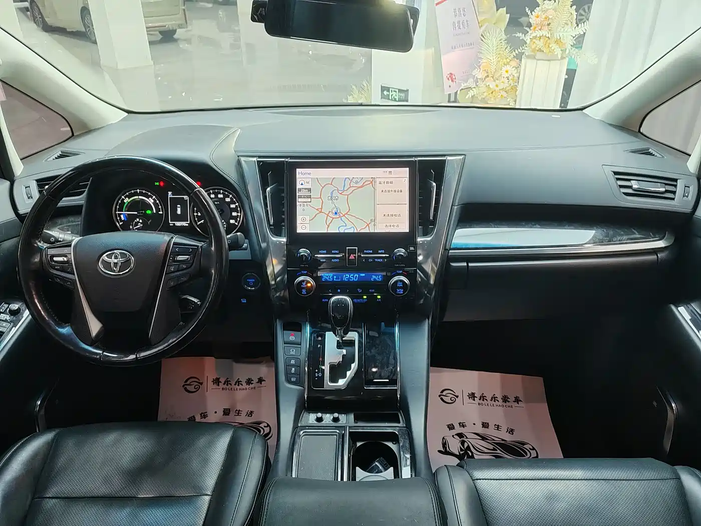 Toyota Vellfire 2020 Twin Engine 2.5L HV Luxury Edition фото 6