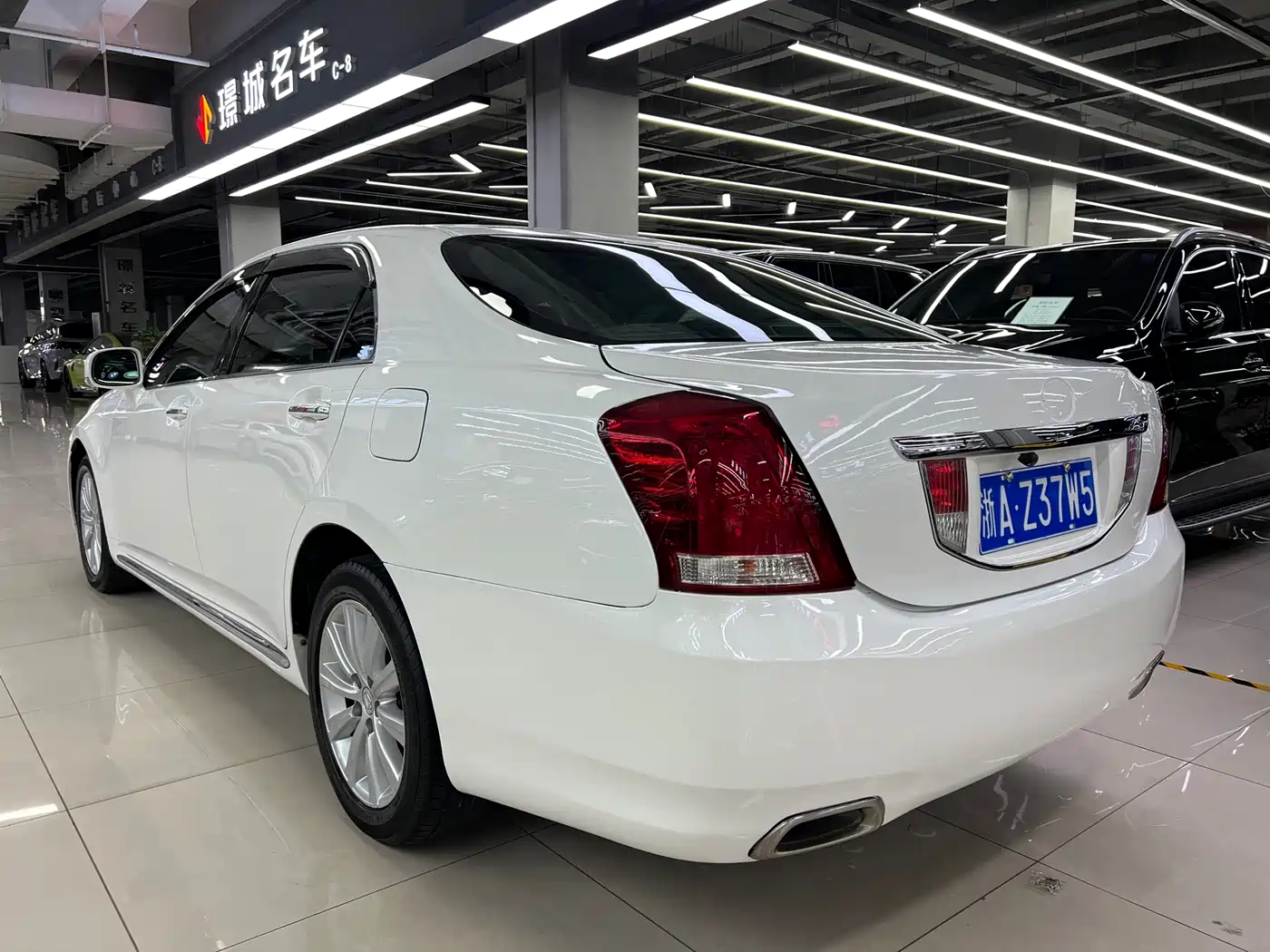Toyota Crown 2010 2.5L Royal Leather Sunroof Navigation фото 3