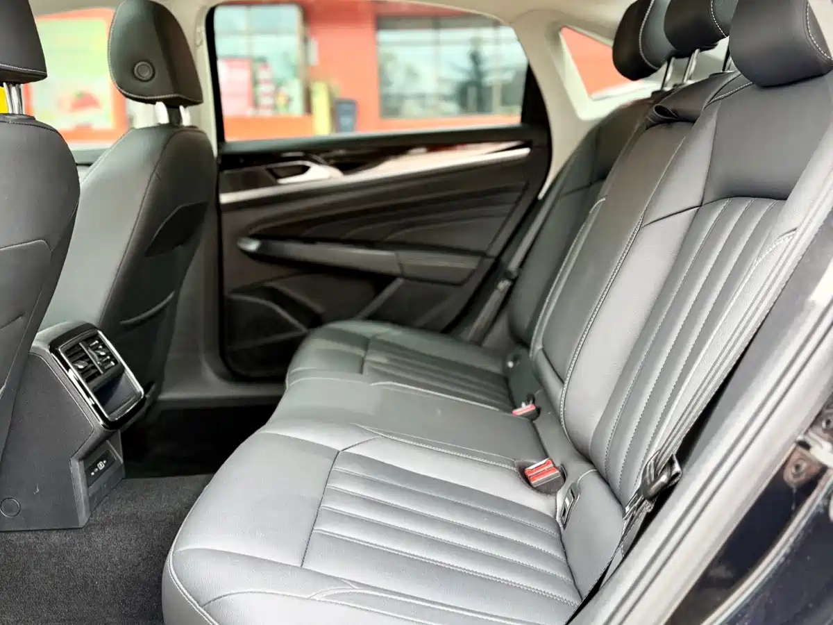 Volkswagen Passat 2022 280TSI Business Edition фото 10