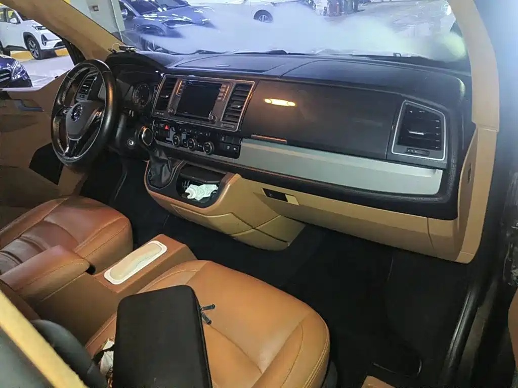 Volkswagen Caravelle 2017 2017 2.0TSI 4WD Luxury 7-Seater