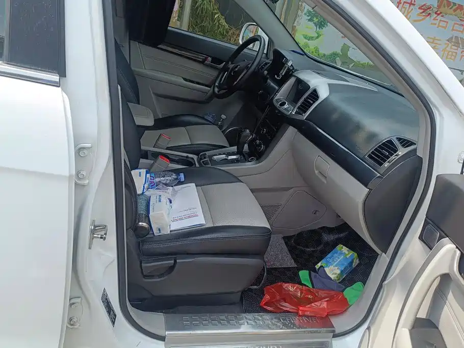 Photo 8 - Chevrolet Captiva