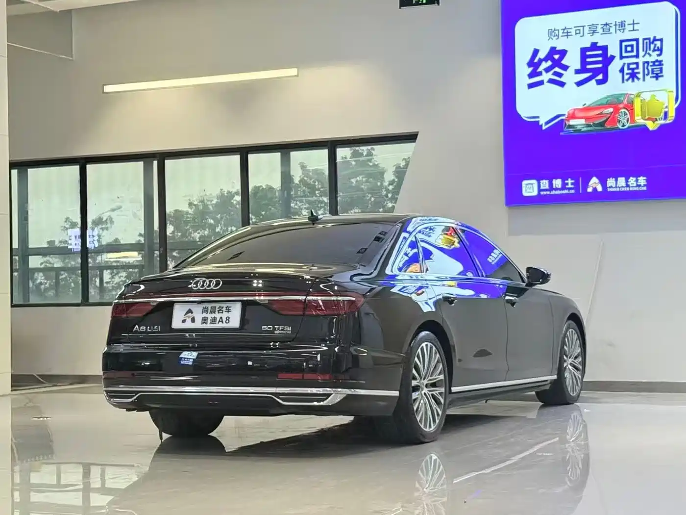 Photo 16 - Audi A8