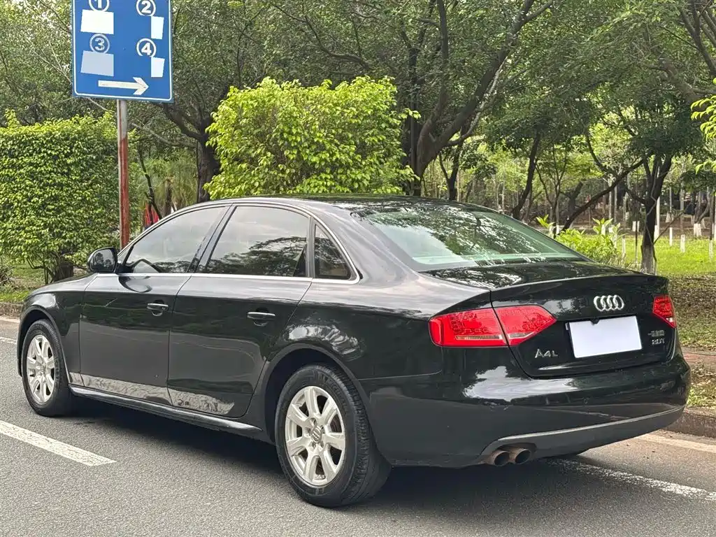 Audi A4L 2012 2.0 TFSI Automatic Technology фото 6
