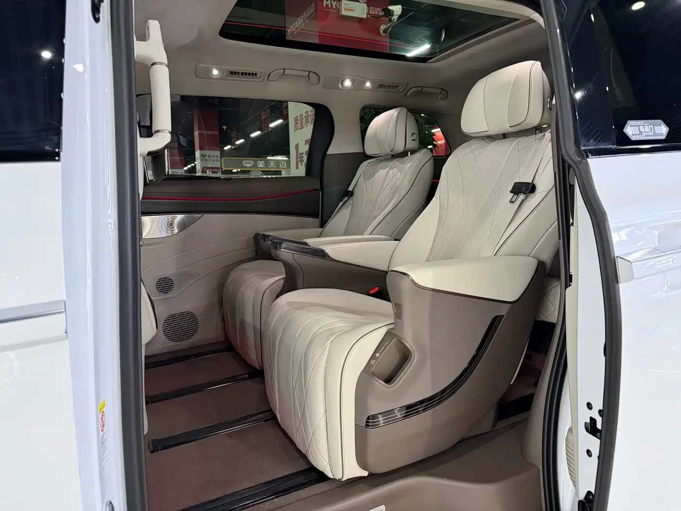 Denza D9 2022 DM-i 970 AWD Flagship фото 11