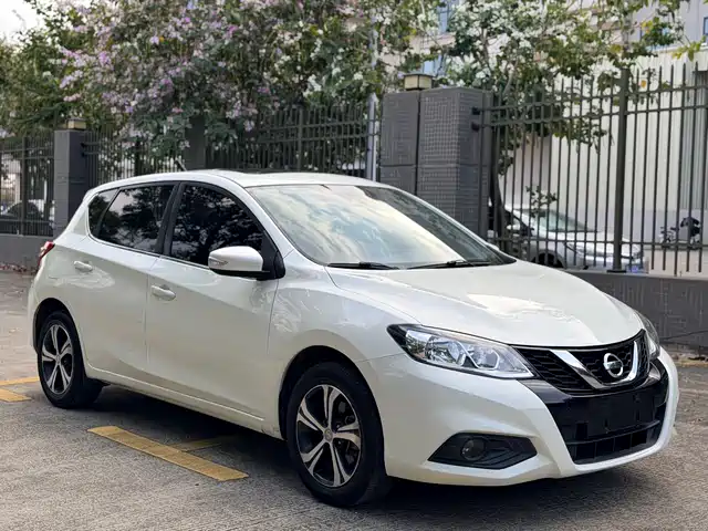 NISSAN TIIDA